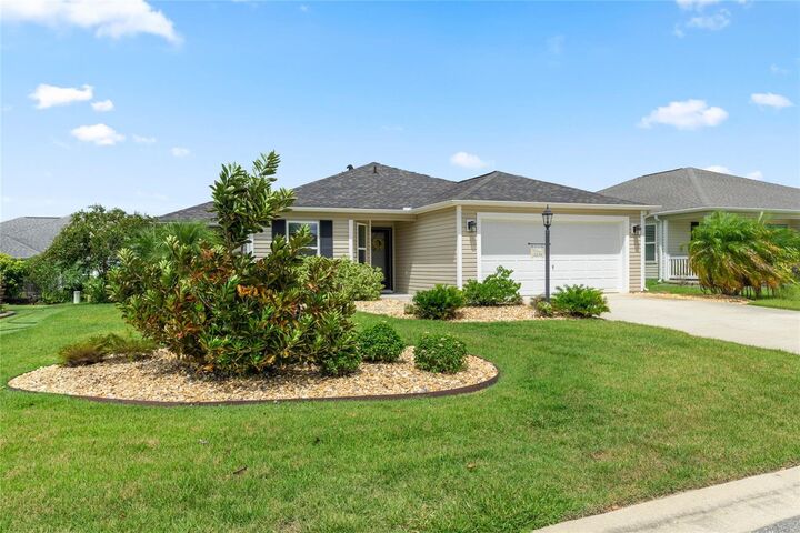 Property Photo: 3258 Iiams Court FL 32163
