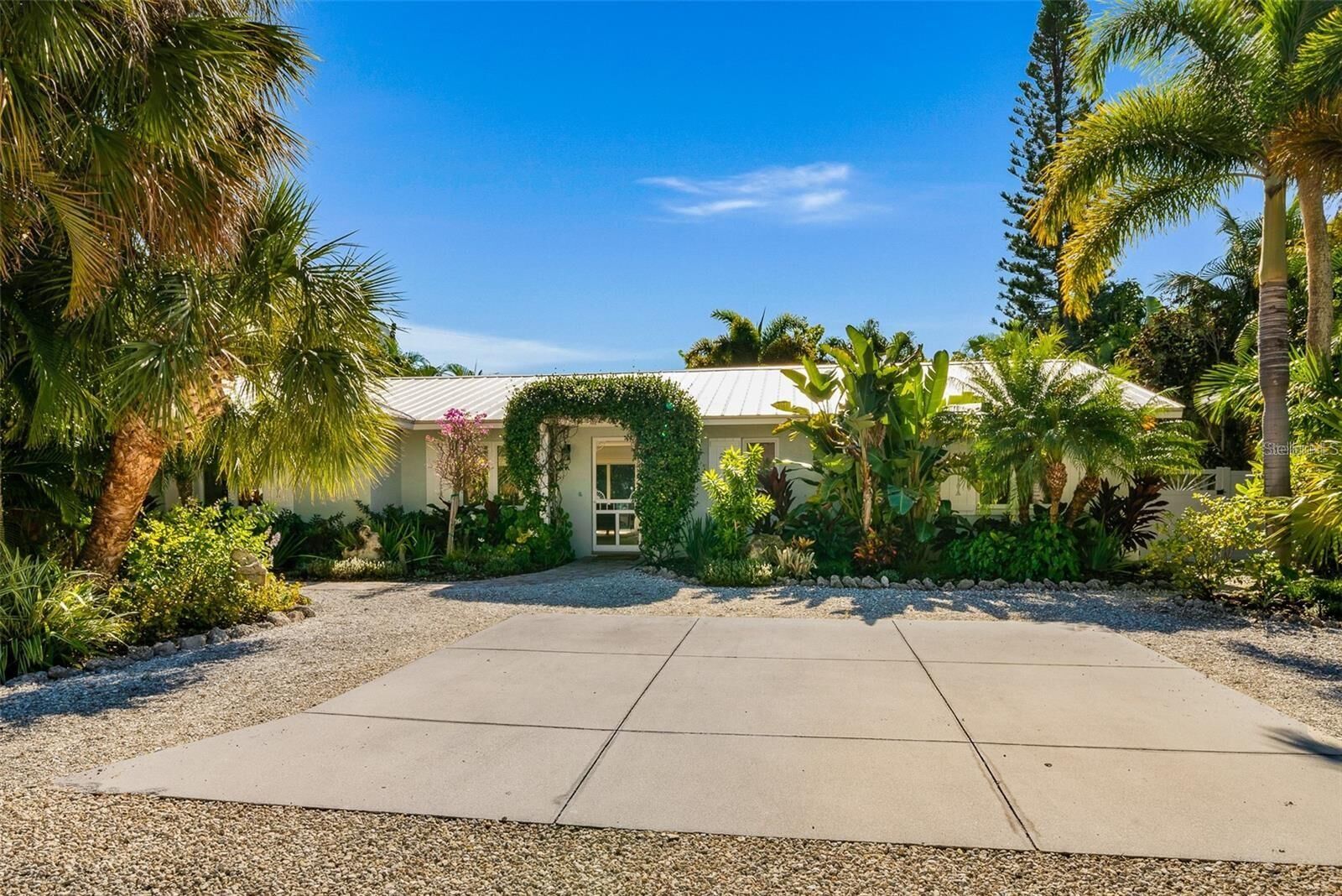 Property Photo:  207 Peacock Lane  FL 34217 