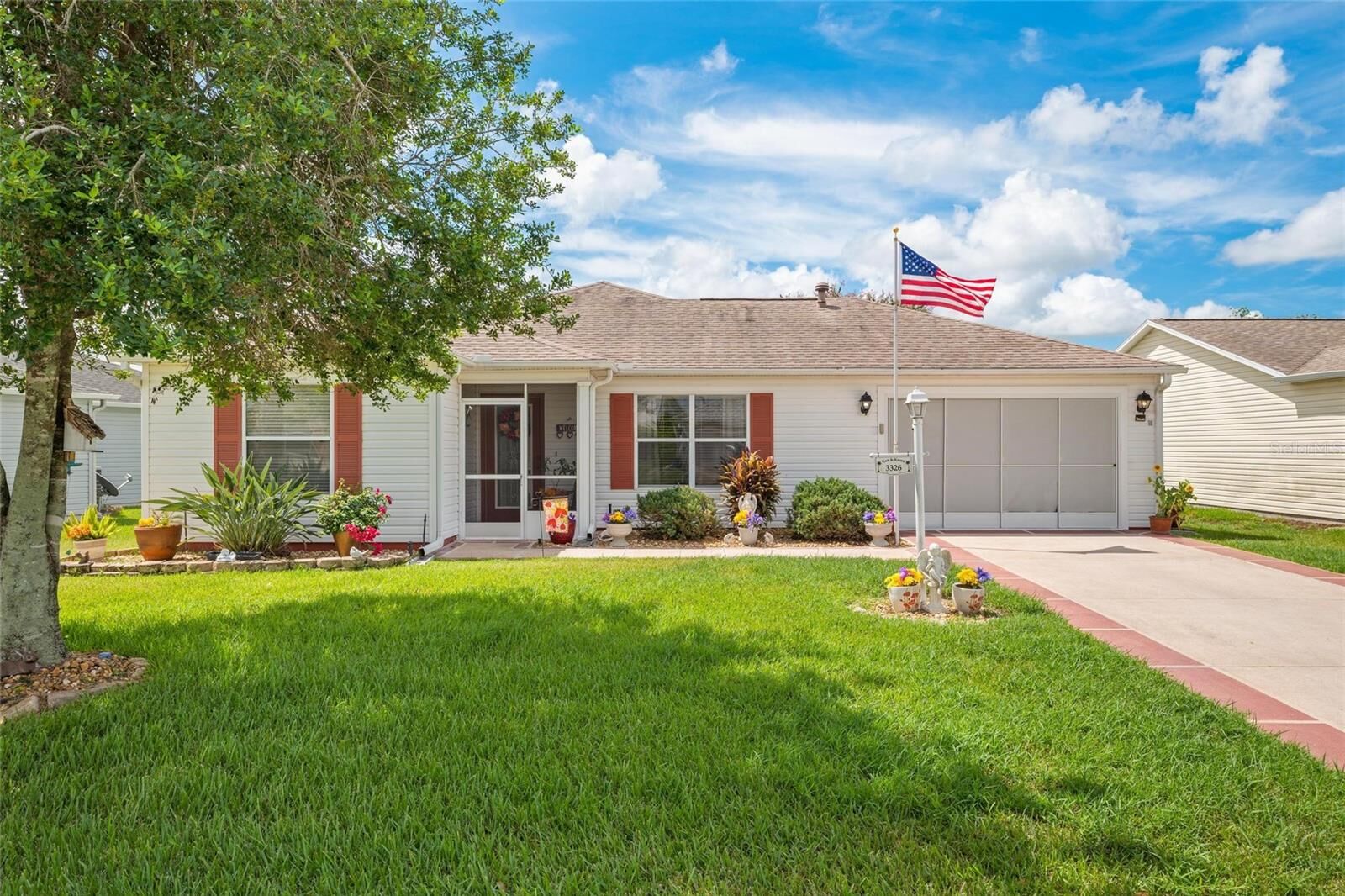 Property Photo: 3326 Roanoke Street FL 32162