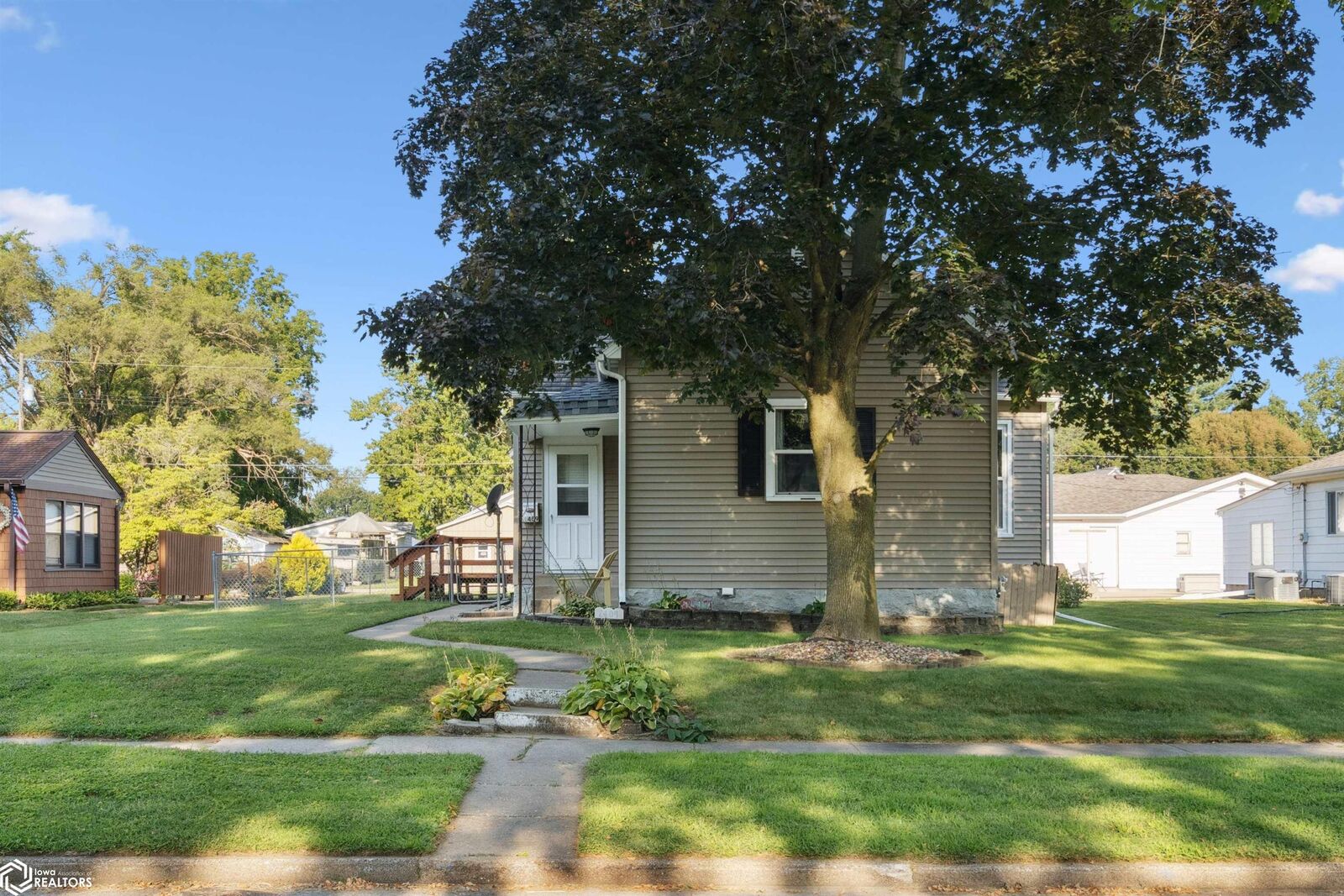 Property Photo: 1409 S Leebrick Street IA 52601