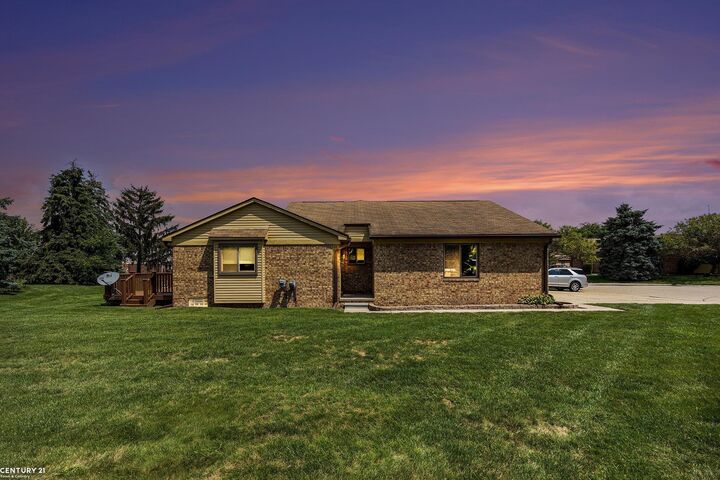 Property Photo:  37173 Glenbrook Drive  MI 48036 