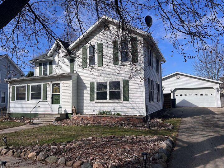 323 N Madison Street  Perry MI 48872 photo
