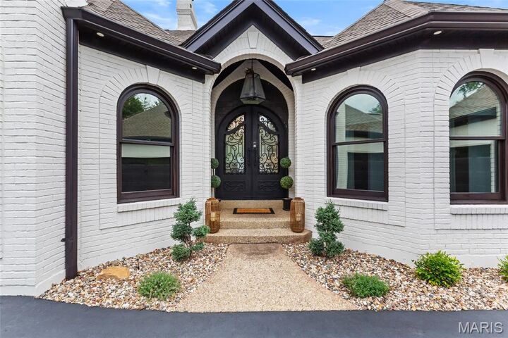 Property Photo: 5 Shelbourne Wood Court MO 63304