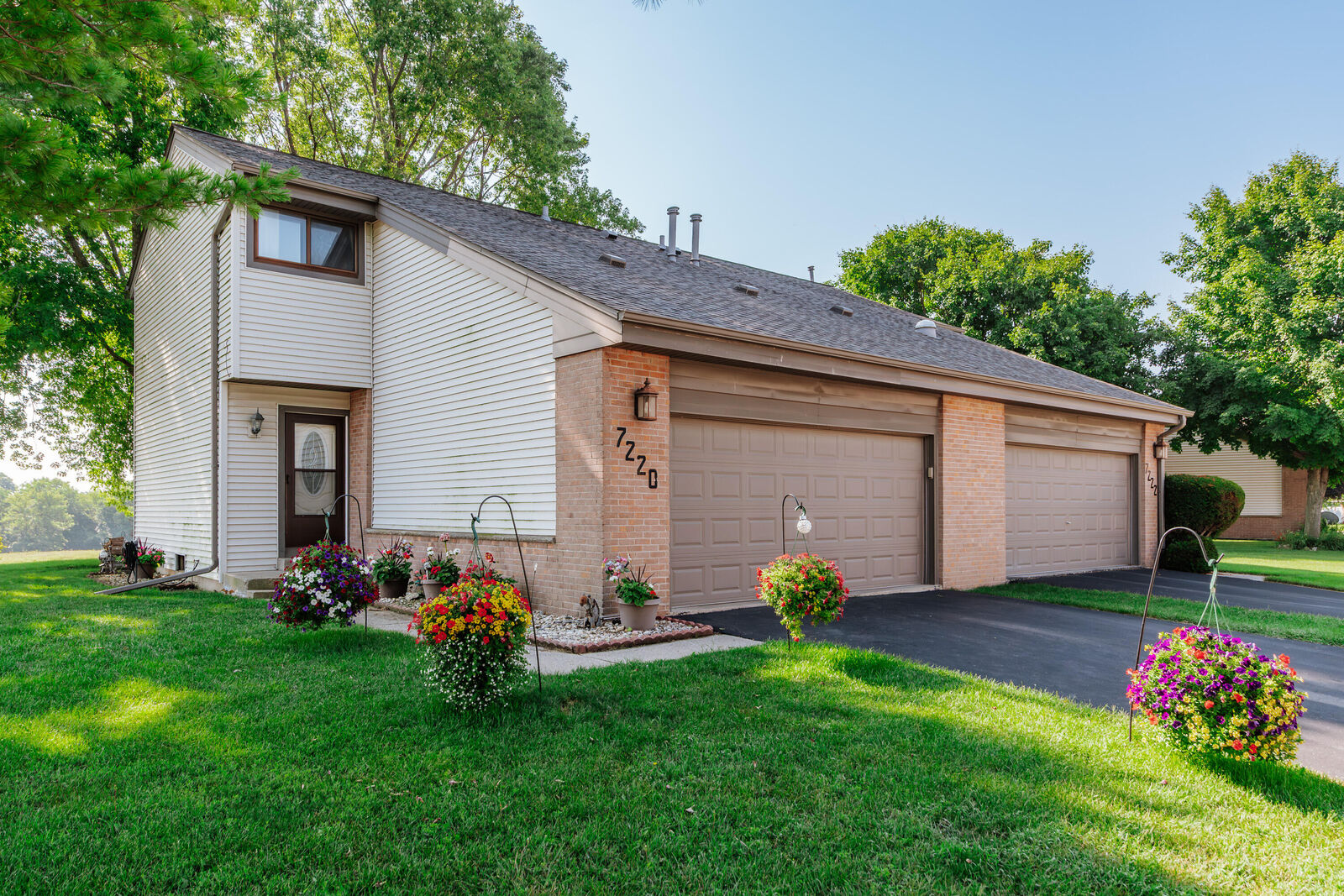Property Photo:  7220 S Delaine Dr  WI 53154 