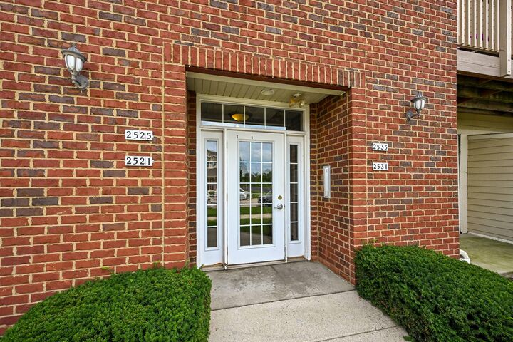Property Photo:  2535 W Colonial Woods Dr  WI 53154 