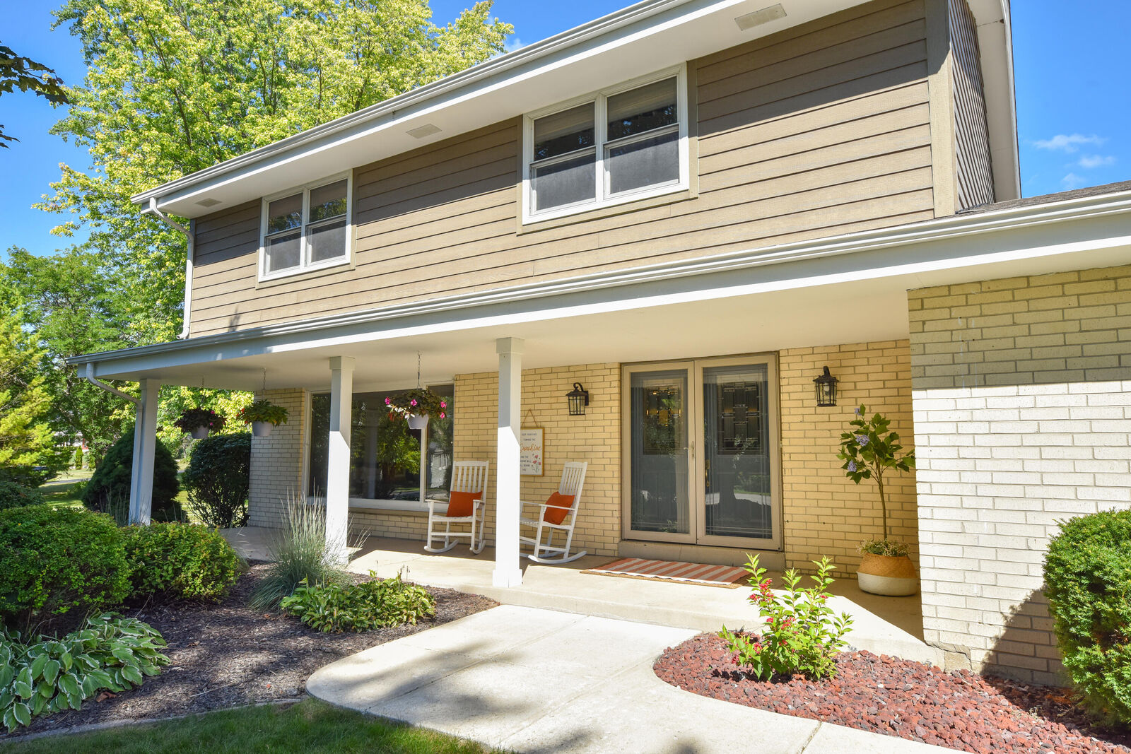Property Photo: 737 Cambridge Ct WI 53024