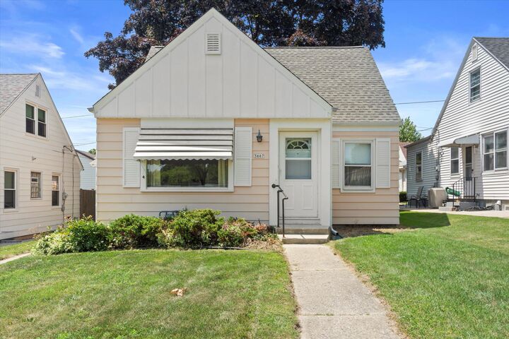 3667 S 18th St  Milwaukee WI 53221 photo