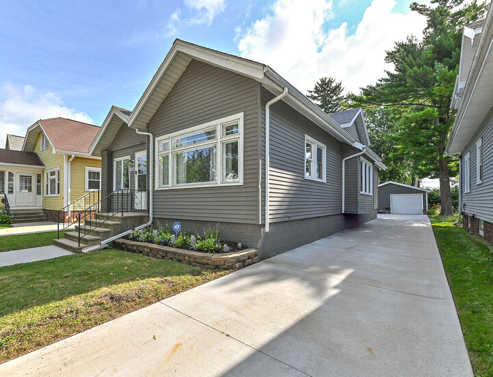 Property Photo:  1009 Monroe Ave  WI 53405 