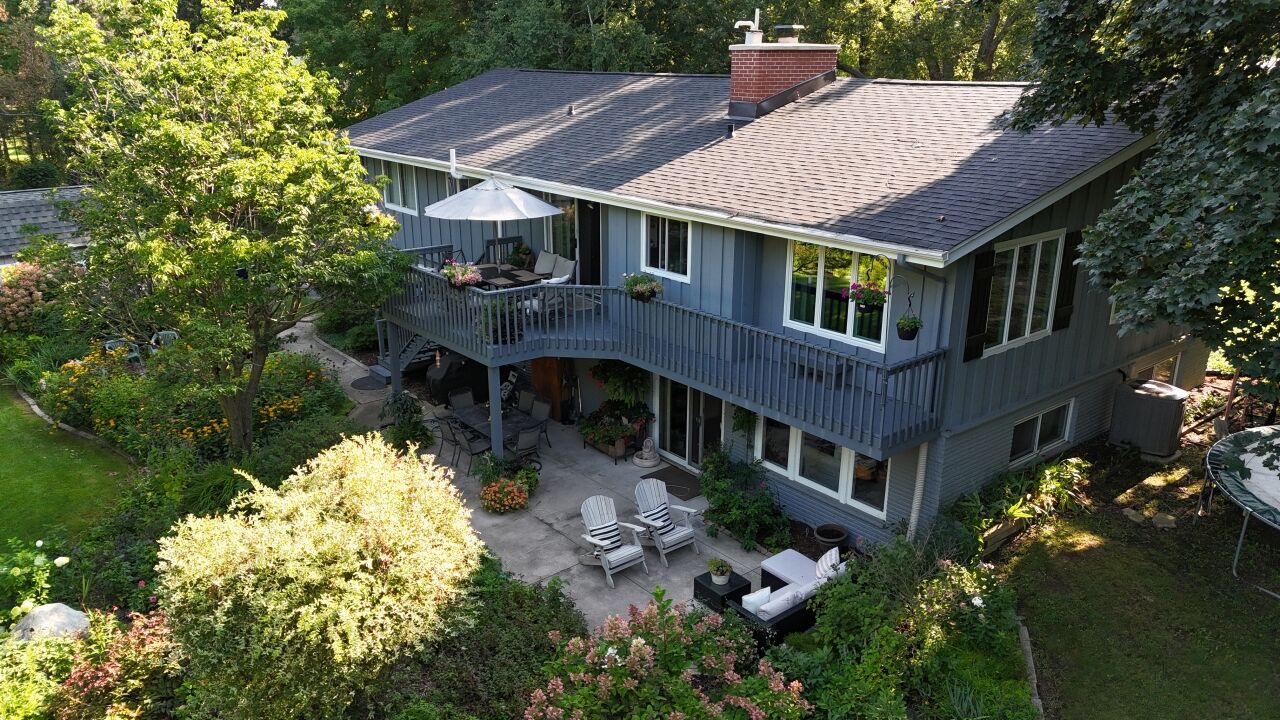 Property Photo:  N54w33366 Terrace Dr  WI 53058 