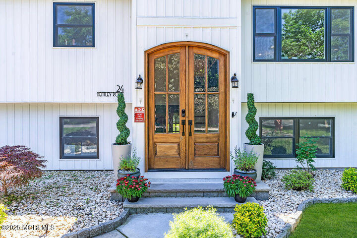 Property Photo:  24 Bentley Road  NJ 08831 