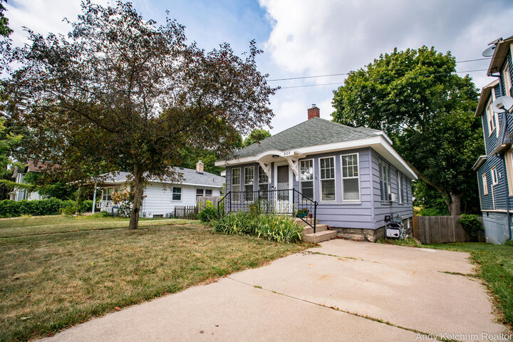 Property Photo: 327 Carrier Street NE MI 49505