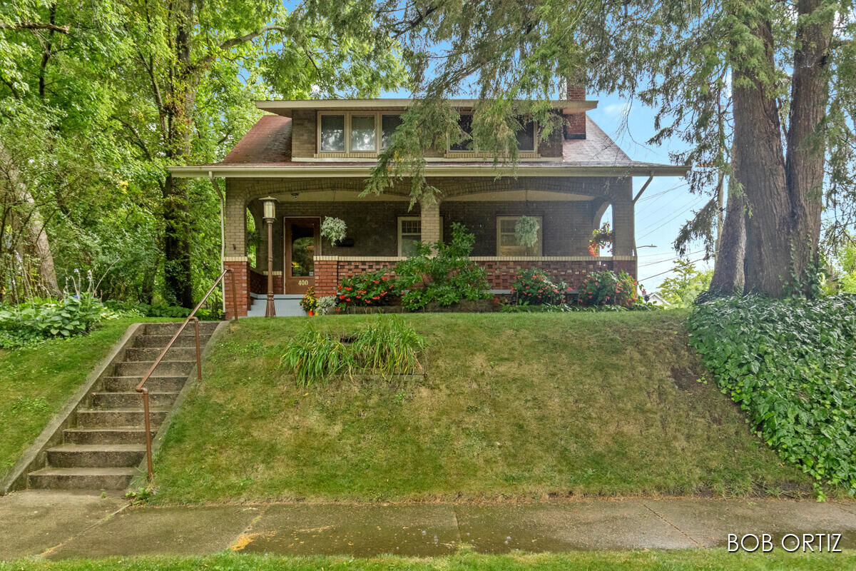 Property Photo: 400 Curtis Street NE MI 49505