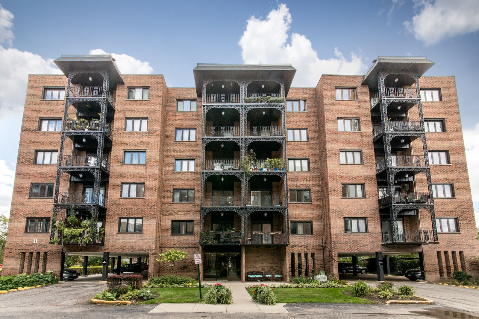 Property Photo: 9395 Landings Lane 302 IL 60016