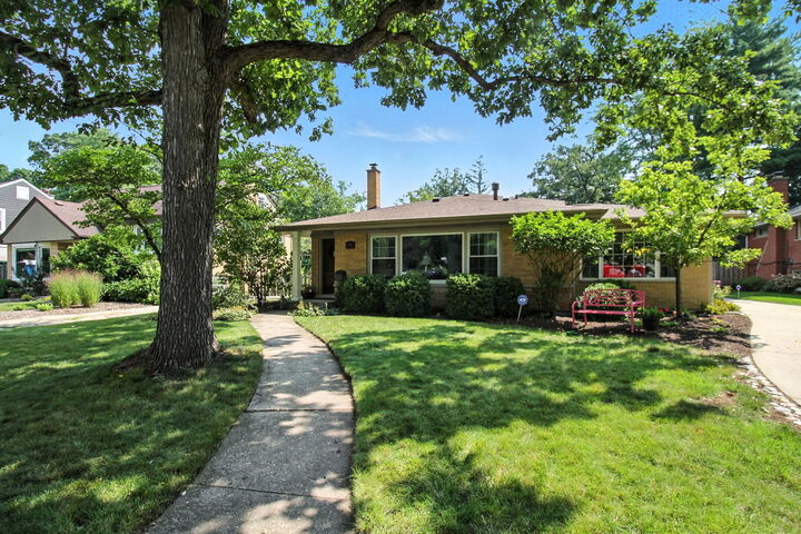 Property Photo: 917 N Brainard Avenue IL 60526