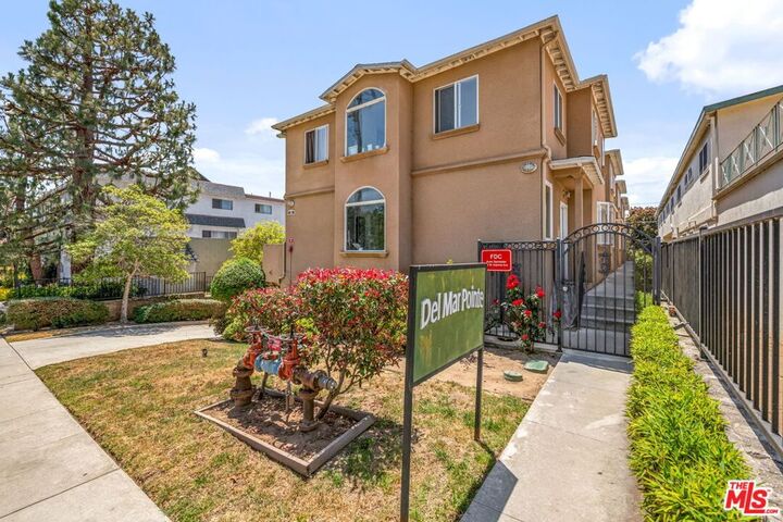 222 W Imperial Avenue 3  El Segundo CA 90245 photo