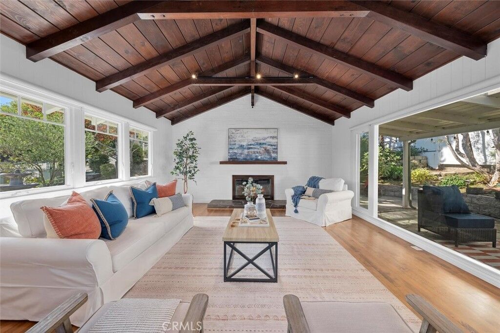 Property Photo: 901 N Poinsettia Avenue CA 90266