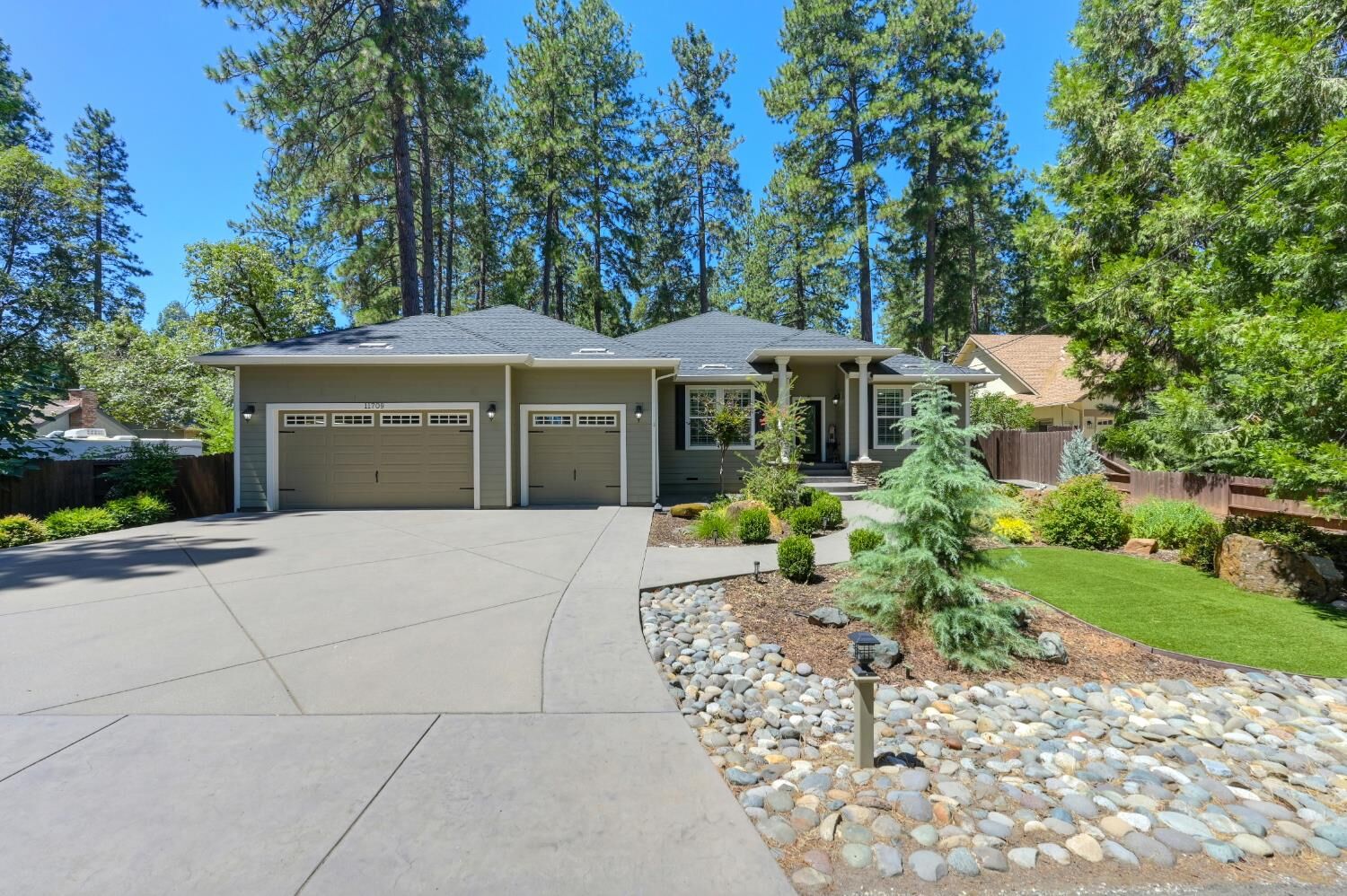 Property Photo:  11709 Ragan Way  CA 95949 