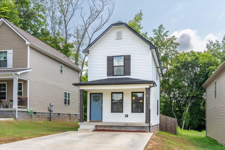 Property Photo: 925 Oak Ln TN 37040