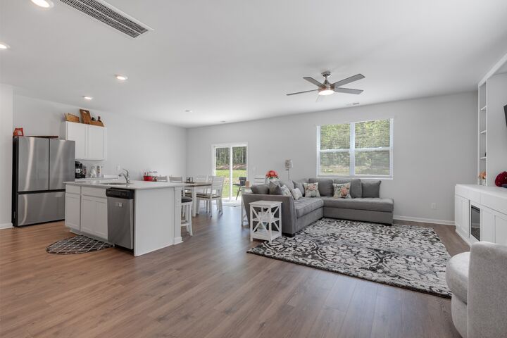 Property Photo: 896 Long Leaf Rd TN 37087