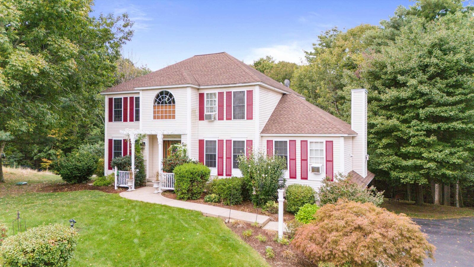 Property Photo:  11 Hawk Drive  NH 03079 