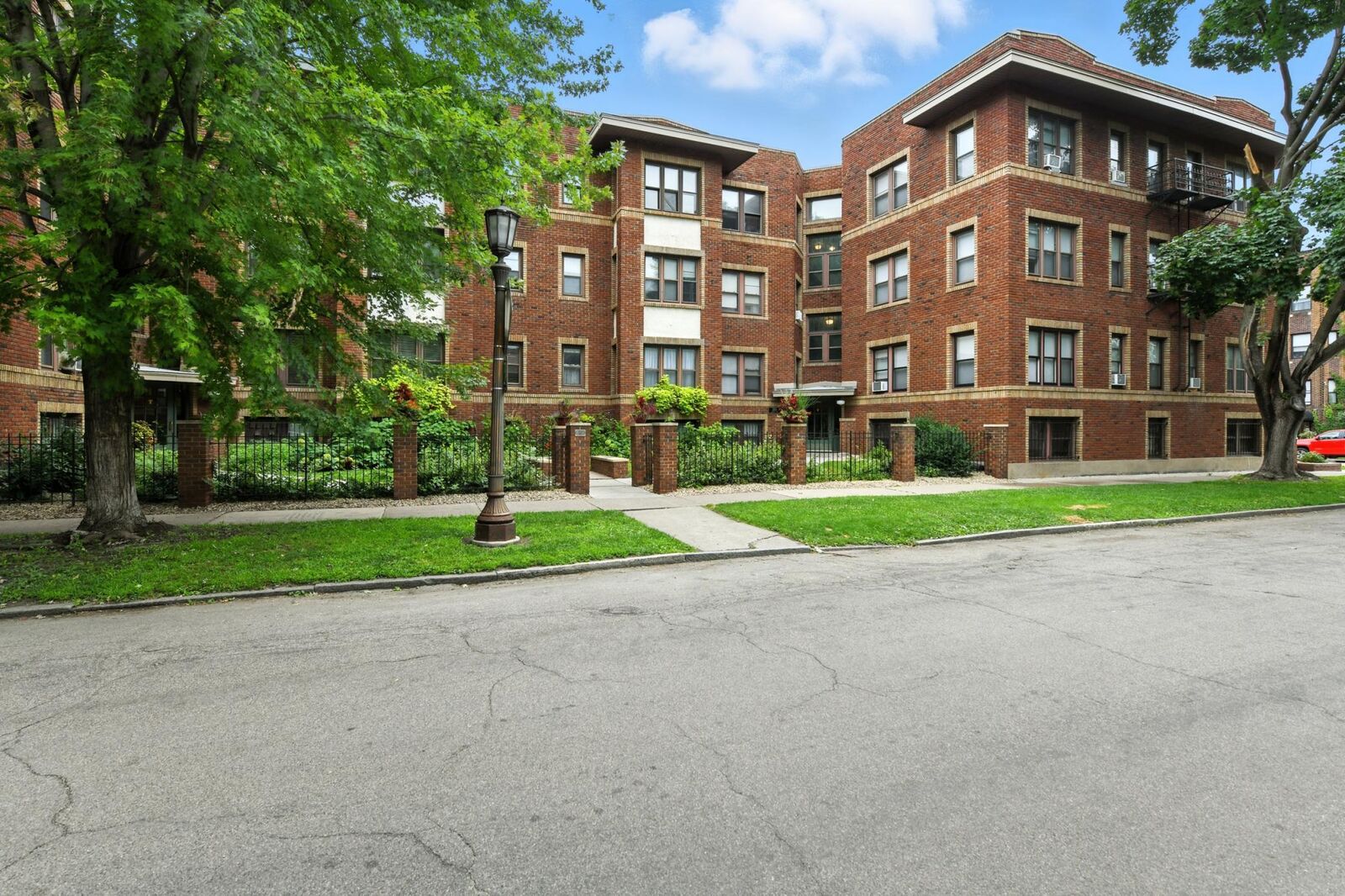 Property Photo:  385 Laurel Avenue 309  MN 55102 