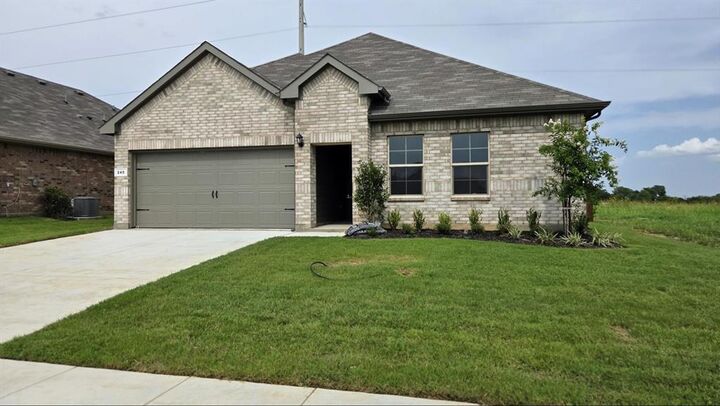 Property Photo:  240 Kinley Street  TX 76050 