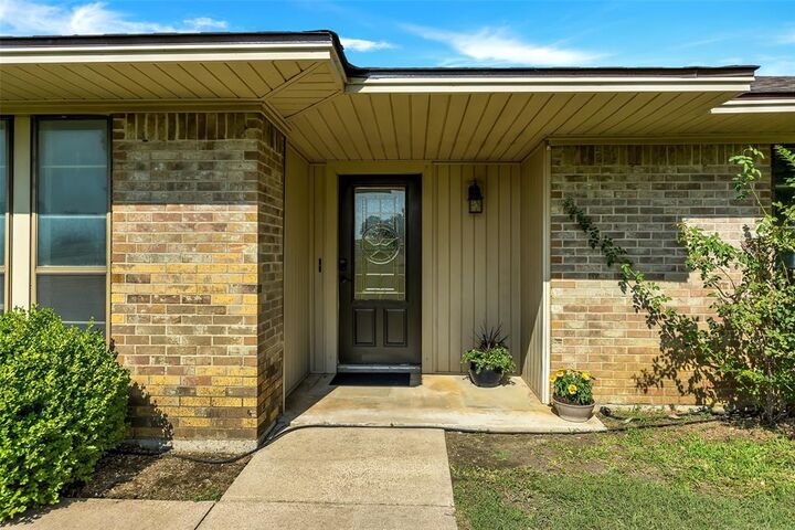 Property Photo: 6731 Canyon Road TX 76266
