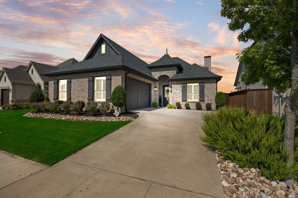 Property Photo:  2225 Somercrest Place  TX 76065 