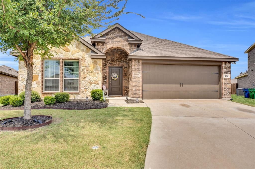 Property Photo:  231 Garden Grove Drive  TX 75165