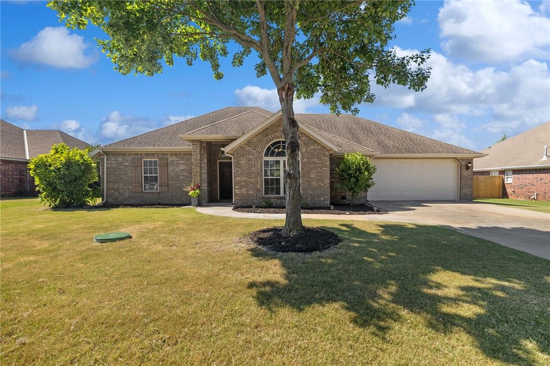 Property Photo: 1411 Cavern Springs AR 72718