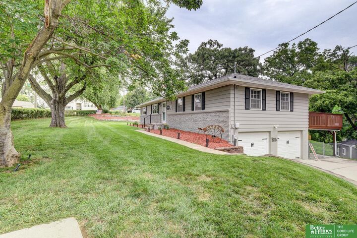 Property Photo:  309 Bellevue Boulevard  NE 68005-9999 