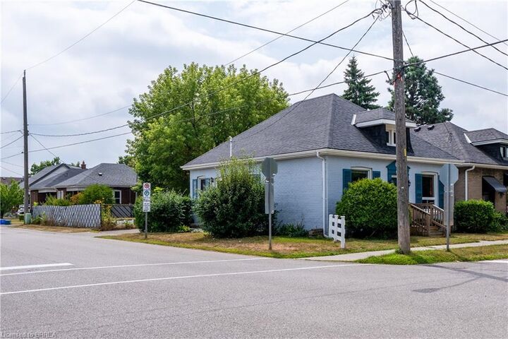 Property Photo: 9 Dundee Street ON N3R 4L9
