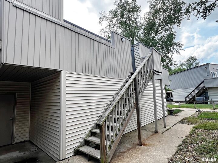 Property Photo:  6809 N Frostwood Parkway 43  IL 61615 