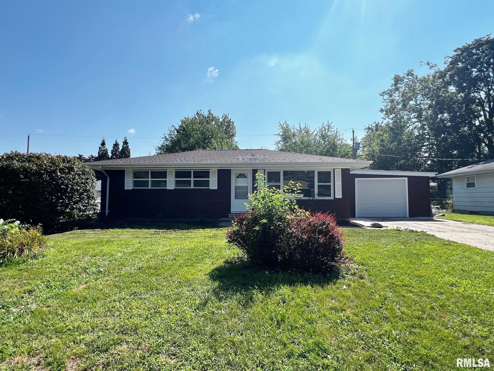 Property Photo:  2118 N Drury Lane  IL 61604 