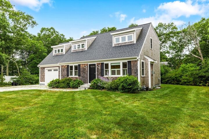 Property Photo: 10 Camelot Ct MA 02556