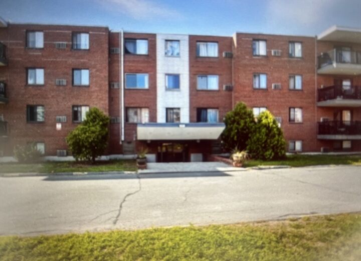 Property Photo:  1000 Governors Dr 38  MA 02152 