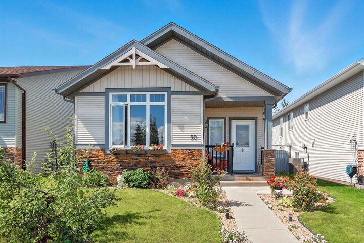 50 Cedar Square  Blackfalds AB T4M 0A1 photo