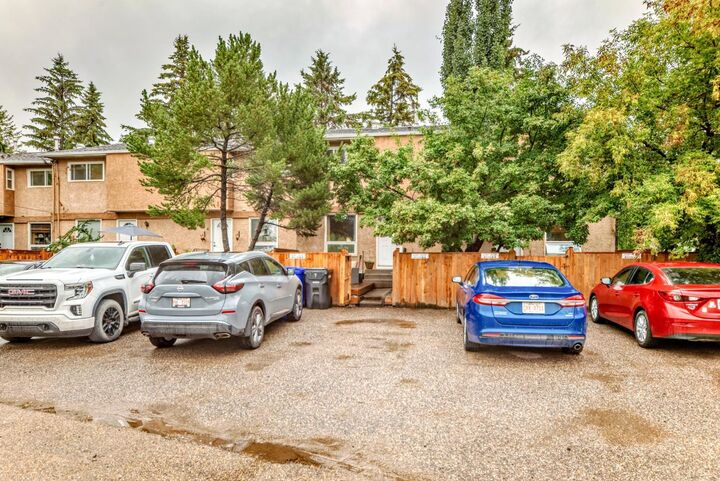 Photo de la propriété: 4630 46 Avenue 7 AB T4H 1C6