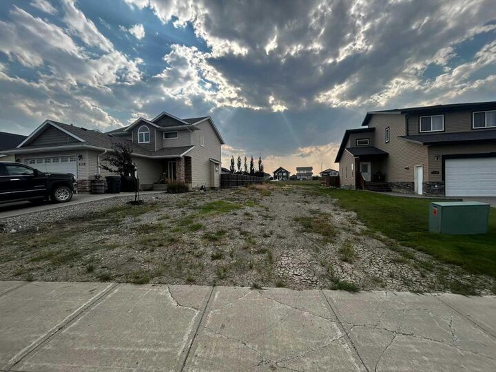 Property Photo: 1118 Briar Road AB T0K 1W0