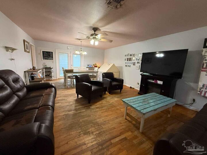Property Photo: 6467 Lakeshore Dr FL 32570