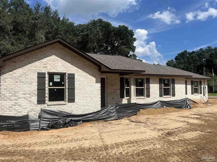 Property Photo: 4858 Lamar Dr FL 32571