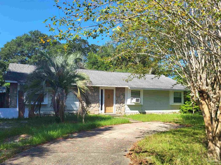 5329 E Avenida De Golf  Pace FL 32571 photo