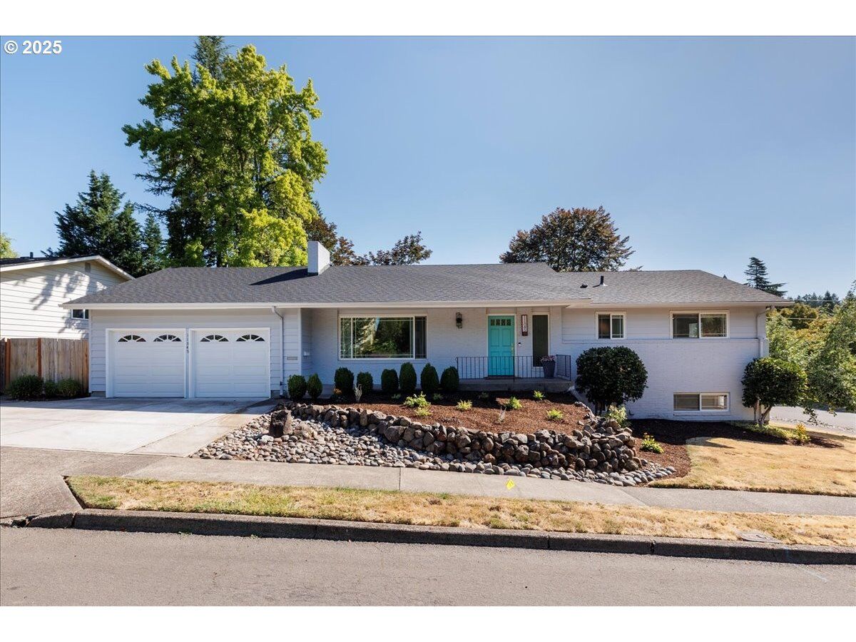 Property Photo:  11345 SW Jody St  OR 97005 