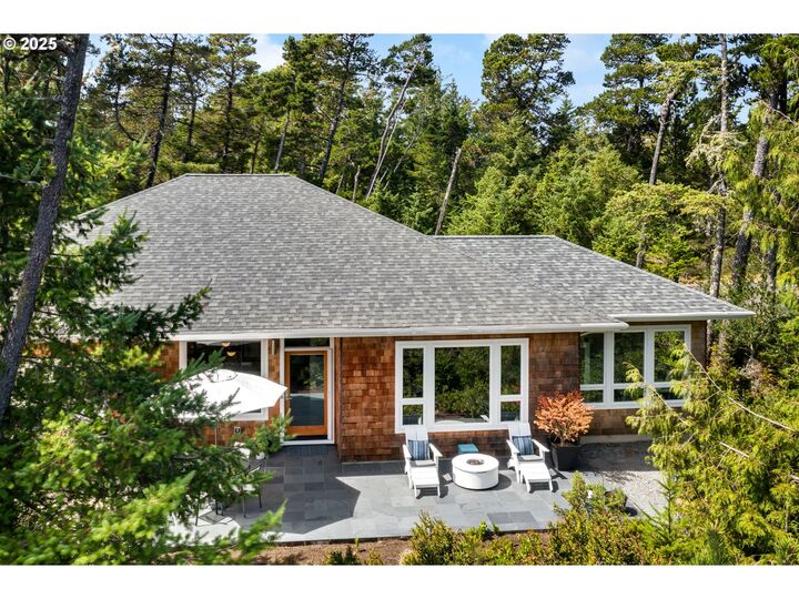 Property Photo:  10190 Pine Ridge Dr  OR 97130 