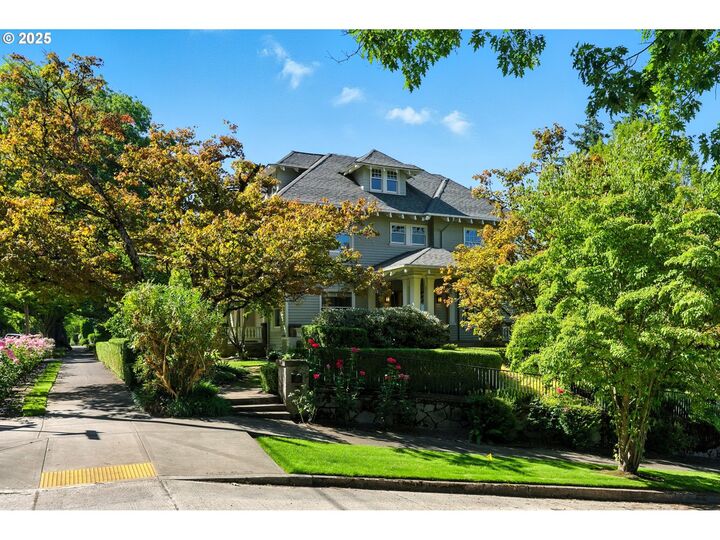 Property Photo:  2233 SW 18th Ave  OR 97201 