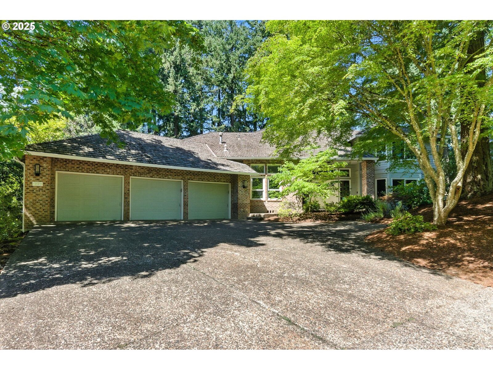 Property Photo:  1075 Schukart Ln  OR 97034 