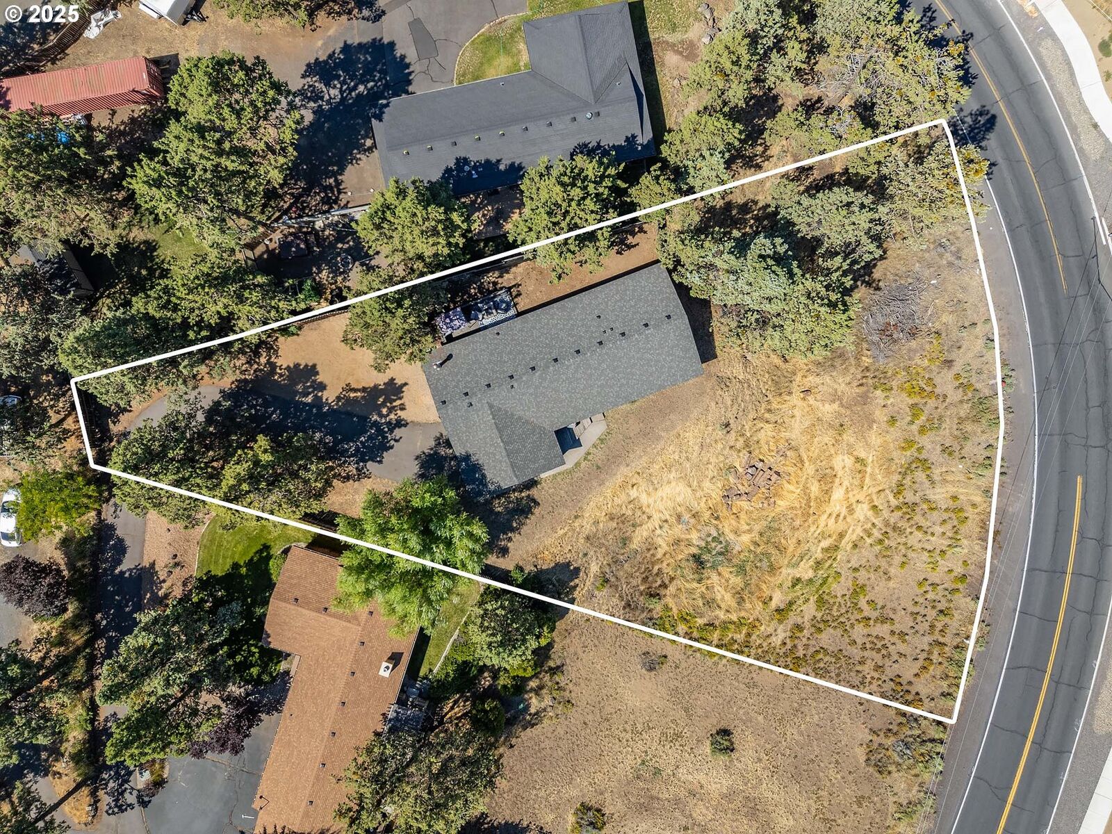 Property Photo: 20629 Whitewing Ct OR 97701