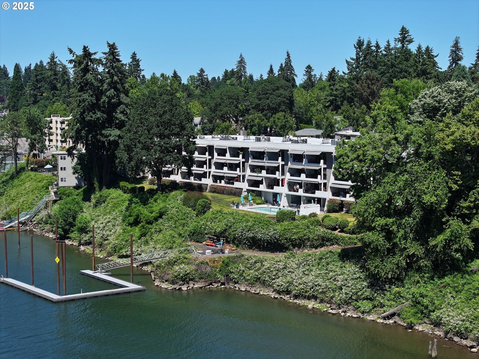 Property Photo: 790 SE Webber St 207 OR 97202