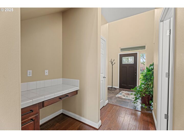Property Photo: 839 SW Grant Way OR 97060