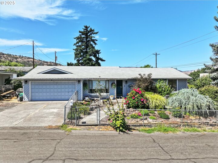 1105 Blakely Way  The Dalles OR 97058 photo